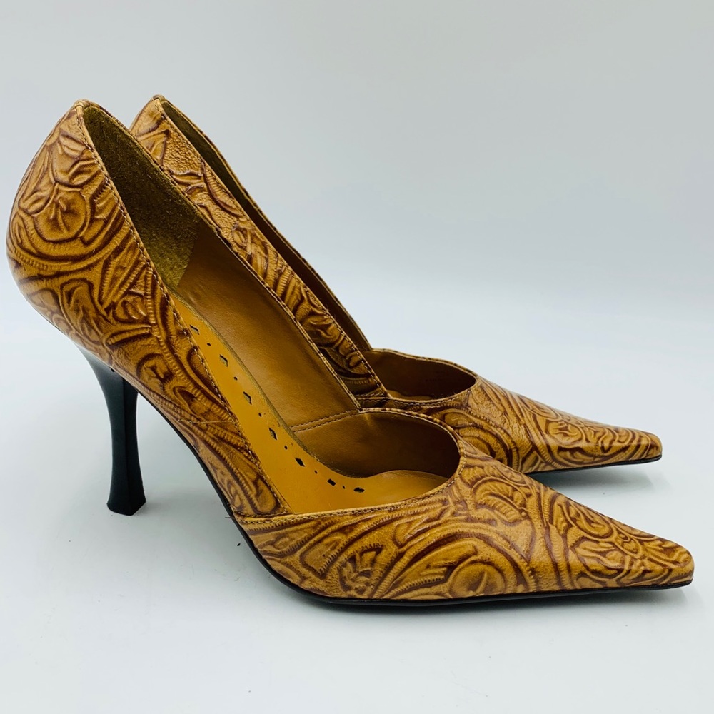 BCBGirls nude colored floral printed women’s heels